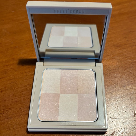 Bobbi Brown Nude Finish Illuminating Powder Bare - Picture 4 of 13